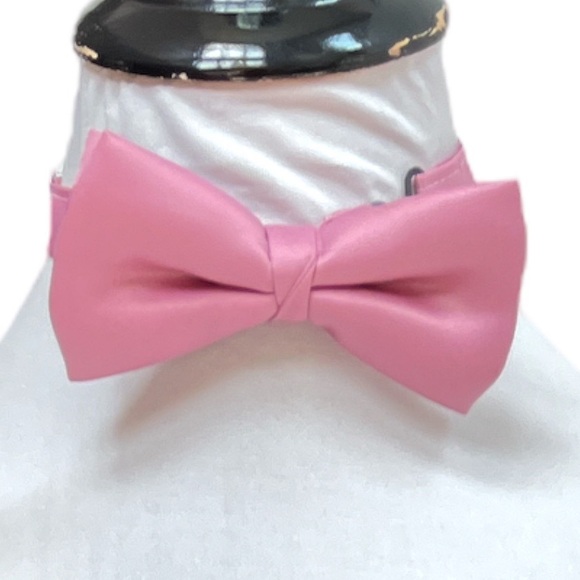 Men’s Fashion Depot Silk Cummerbund and Bow Tie Set
Pink Mauve Barbie Pink - Picture 2 of 9